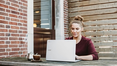 Navigating the Pros and Cons of AI Integration